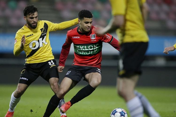 从足球赛场 从足球赛场